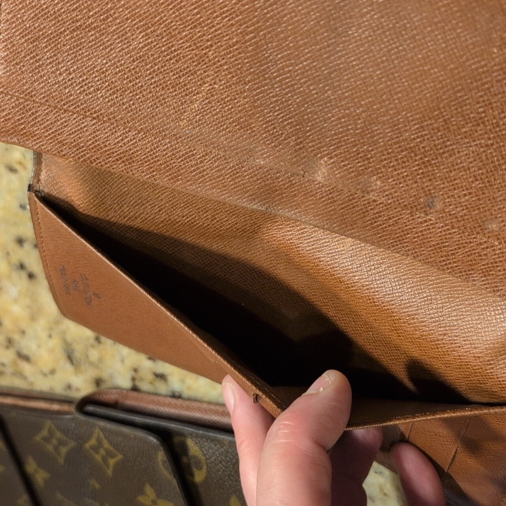 Louis Vuitton Brown Monogram Simple Wallet. Authentic - Picture 5 of 7